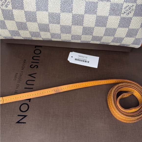 Louis Vuitton Eva Clutch with Checkered Pattern and Leather Trim - Picture 9 of 14